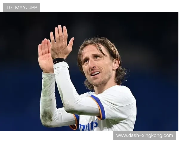 足球场上的十号传奇球星 谁是无可争议的中场大师